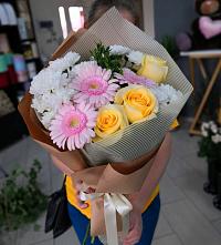 Букет цветов из:  Герберы, Розы и Хризантемы в Тимонино