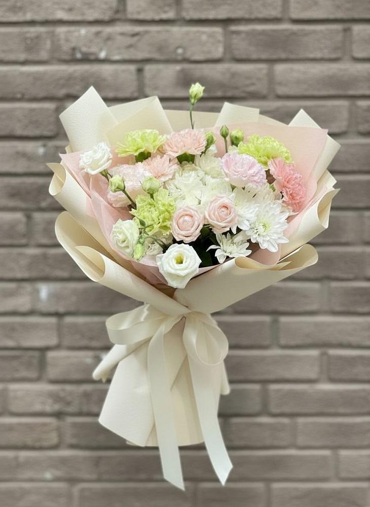 Букет цветов из: Гвоздики, Розы, Лизиантусы и Хризантемы в Тимонино