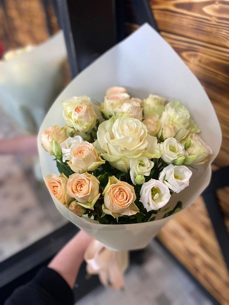 Букет цветов из: Розы и Лизиантусы в Тимонино